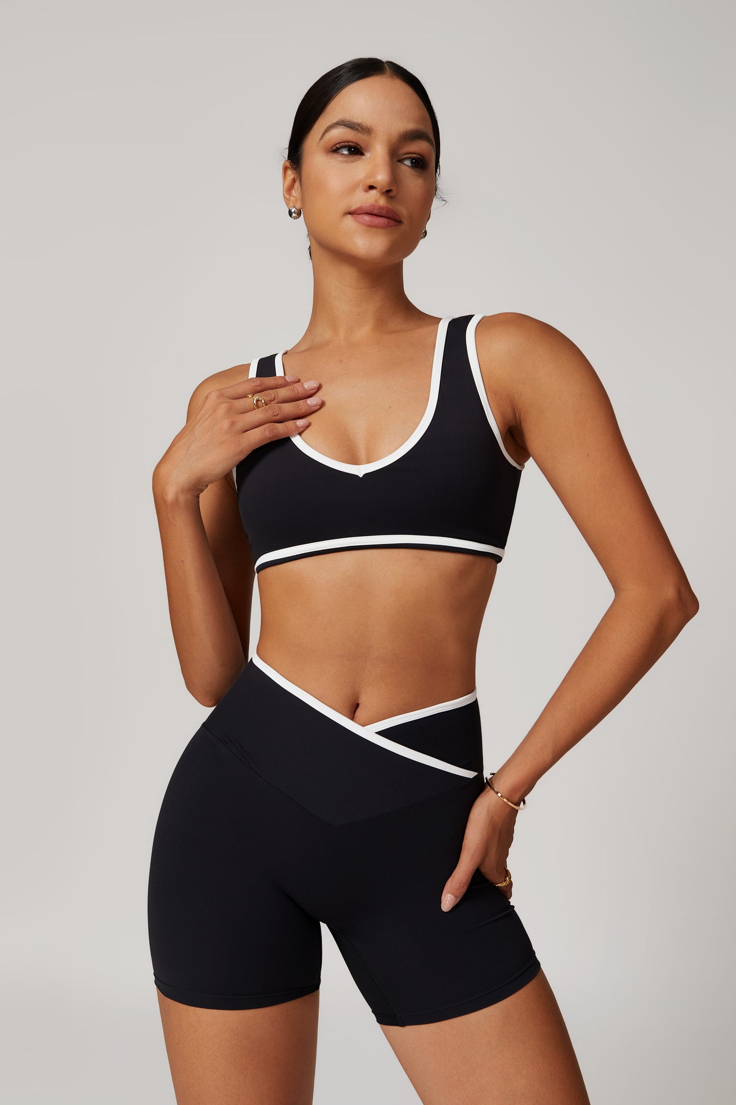 V Short Set
